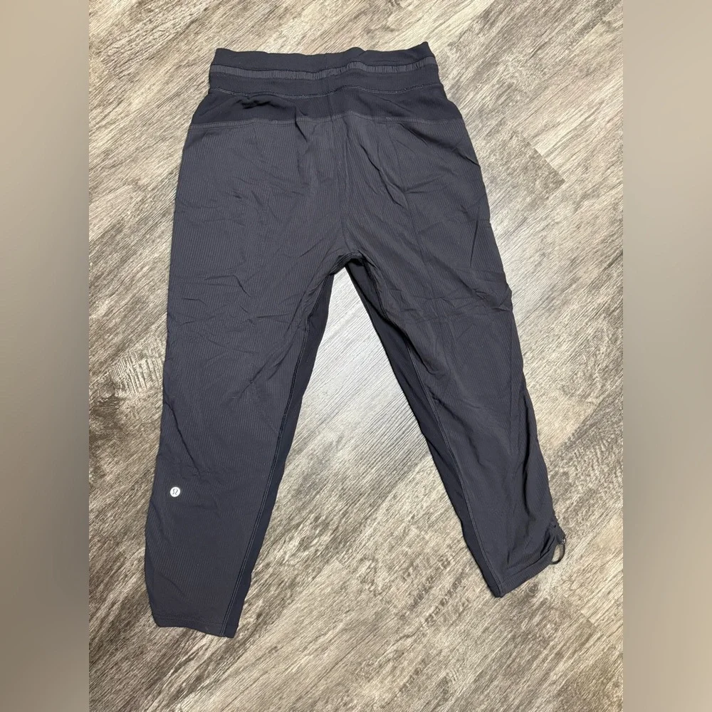 LULULEMON 6 Dance Studio CROP Joggers